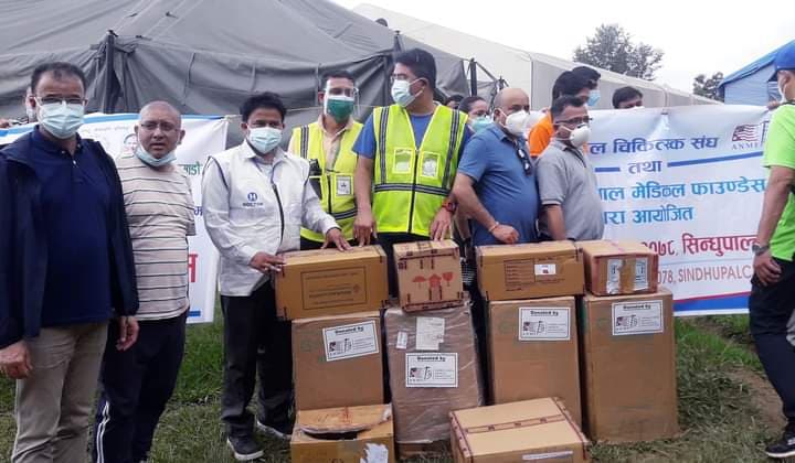 Basic health services provided to flood victims 2078 Melamchi 4 - मेलम्चीमा बाढीबाट पीडित परेकाहरुलाई चिकित्सक संग द्वारा राहत सामग्री वितरण Basic health services provided to flood victims 2078 Melamchi