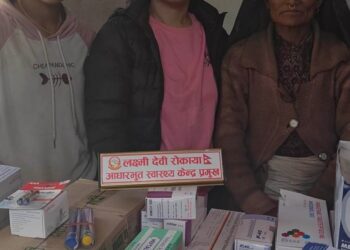 बौद्ध स्तुपा पोलिक्लिनिक द्वारा मुगुको आधारभूत स्वास्थ्य केन्द्रमा औषधि सहयोग