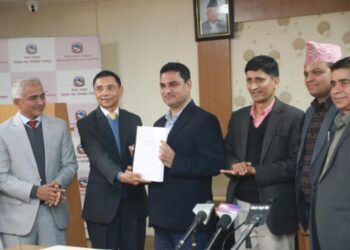 स्वास्थ्य बिमा सुधार गर्न गठित समितिले बुझायो प्रतिवेदन