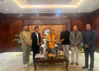 स्वास्थ्य क्षेत्र सुधार अभियानमा चिकित्सकहरूले प्रधानमन्त्रीलाई बुझाए १५ बुँदे ज्ञापनपत्र