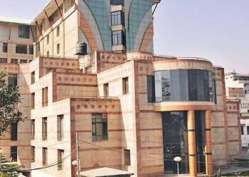 राष्ट्रिय ट्रमा सेन्टरमा दुरबिन प्रविधि बाट मेरुदण्डको शल्यक्रिया