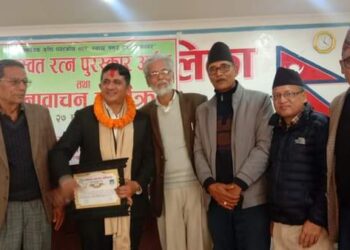 सारस्वत रत्न पुरस्कारबाट अर्थोपेडिक सर्जन डा. पौडेल सम्मानित