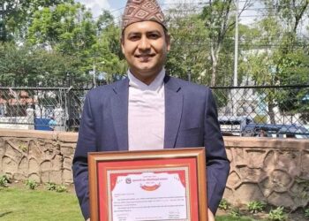 आयुर्वेद चिकित्सक डा. शंकर गौतमलाई प्रदेश निजामती पुरस्कार