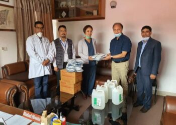 ईनरह्विल बिजया लक्ष्मी श्रेष्ठ द्वारा भक्तपुर क्यान्सर अस्पताललाई कोरोना विरुद्धका सामग्री प्रदान। #Covid19